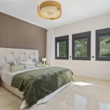 Contemporary 5 bedroom villa with panoramic views in Paraíso Alto, Benahavis Picture 16