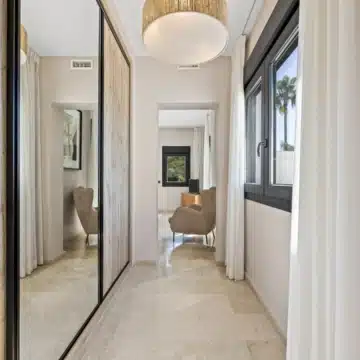 Contemporary 5 bedroom villa with panoramic views in Paraíso Alto, Benahavis Picture 24