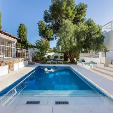 Remarkable 6-bedroom villa in a quiet neighbourhood of Nueva Andalucía, Marbella Picture 39