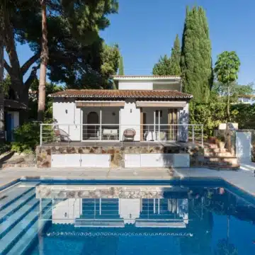 Remarkable 6-bedroom villa in a quiet neighbourhood of Nueva Andalucía, Marbella Picture 40