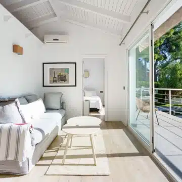 Remarkable 6-bedroom villa in a quiet neighbourhood of Nueva Andalucía, Marbella Picture 1