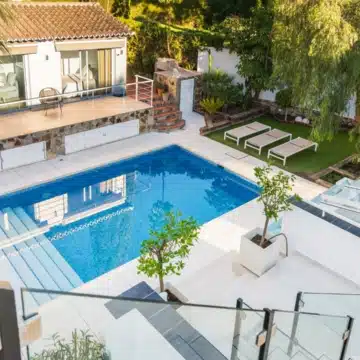 Remarkable 6-bedroom villa in a quiet neighbourhood of Nueva Andalucía, Marbella Picture 13