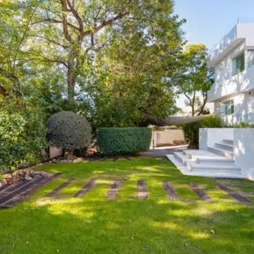 Remarkable 6-bedroom villa in a quiet neighbourhood of Nueva Andalucía, Marbella Picture 34