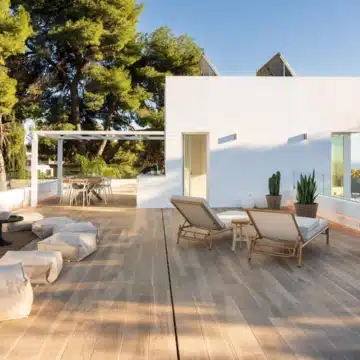 Remarkable 6-bedroom villa in a quiet neighbourhood of Nueva Andalucía, Marbella Picture 15
