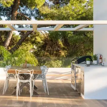 Remarkable 6-bedroom villa in a quiet neighbourhood of Nueva Andalucía, Marbella Picture 16
