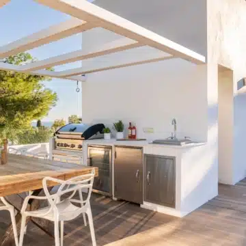 Remarkable 6-bedroom villa in a quiet neighbourhood of Nueva Andalucía, Marbella Picture 17
