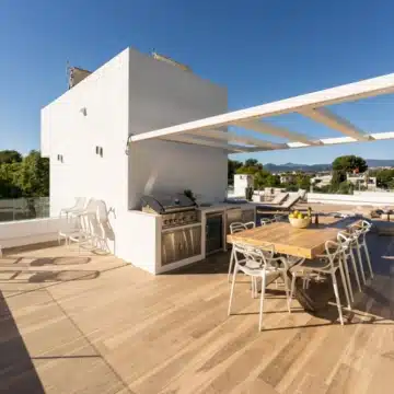 Remarkable 6-bedroom villa in a quiet neighbourhood of Nueva Andalucía, Marbella Picture 18