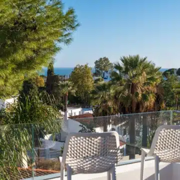 Remarkable 6-bedroom villa in a quiet neighbourhood of Nueva Andalucía, Marbella Picture 19