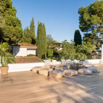 Remarkable 6-bedroom villa in a quiet neighbourhood of Nueva Andalucía, Marbella Picture 21