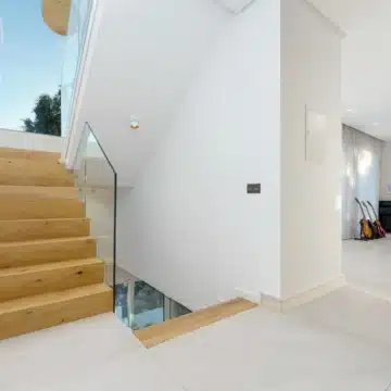 Remarkable 6-bedroom villa in a quiet neighbourhood of Nueva Andalucía, Marbella Picture 25