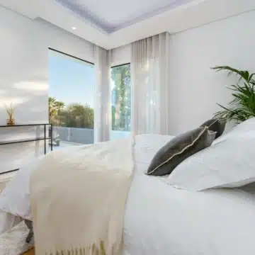 Remarkable 6-bedroom villa in a quiet neighbourhood of Nueva Andalucía, Marbella Picture 42