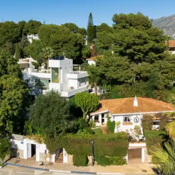 Remarkable 6-bedroom villa in a quiet neighbourhood of Nueva Andalucía, Marbella Picture 35