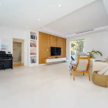 Remarkable 6-bedroom villa in a quiet neighbourhood of Nueva Andalucía, Marbella Picture 47