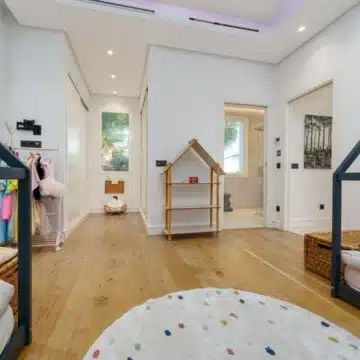 Remarkable 6-bedroom villa in a quiet neighbourhood of Nueva Andalucía, Marbella Picture 51