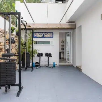 Remarkable 6-bedroom villa in a quiet neighbourhood of Nueva Andalucía, Marbella Picture 71
