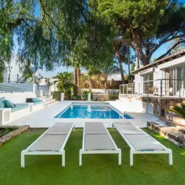 Remarkable 6-bedroom villa in a quiet neighbourhood of Nueva Andalucía, Marbella Picture 33