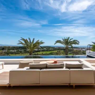 Luxury frontline golf apartment with open panoramic sea views and private pool in Las Albercas, Finca Cortesin Casares Picture 3