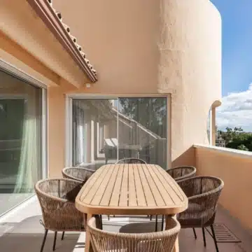 Luxurious 3-bedroom apartment in the prestigious Las Brisas Country Club, Nueva Andalucia Picture 2