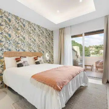 Luxurious 3-bedroom apartment in the prestigious Las Brisas Country Club, Nueva Andalucia Picture 19