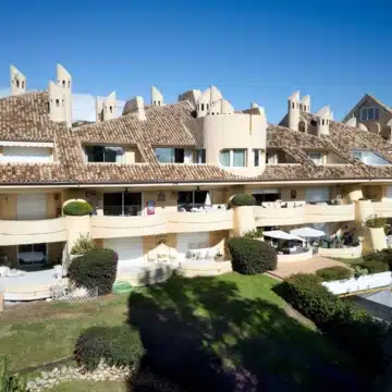 Luxurious 3-bedroom apartment in the prestigious Las Brisas Country Club, Nueva Andalucia Picture 28