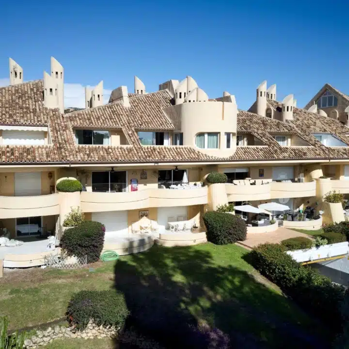 Luxurious 3-bedroom apartment in the prestigious Las Brisas Country Club, Nueva Andalucia Picture