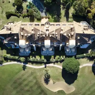 Luxurious 3-bedroom apartment in the prestigious Las Brisas Country Club, Nueva Andalucia Picture 1