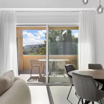 Luxurious 3-bedroom apartment in the prestigious Las Brisas Country Club, Nueva Andalucia Picture 10