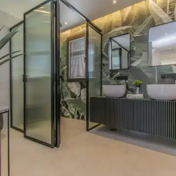 Stunning frontline beach townhouse with sea views on the Marbella Golden Mile Picture 9