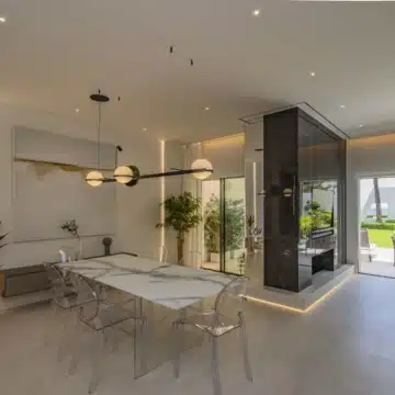 Stunning frontline beach townhouse with sea views on the Marbella Golden Mile Picture 18