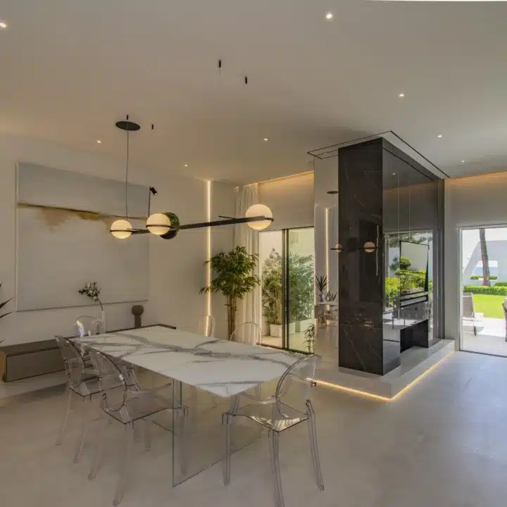 Stunning frontline beach townhouse with sea views on the Marbella Golden Mile Picture