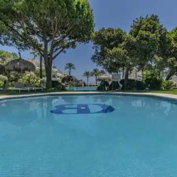 Stunning frontline beach townhouse with sea views on the Marbella Golden Mile Picture 21