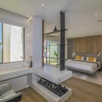 Stunning frontline beach townhouse with sea views on the Marbella Golden Mile Picture 7