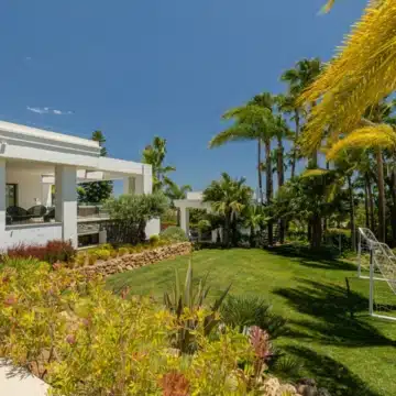 Brand new villa with impressive sea views in the exclusive area of El Paraiso, Estepona Picture 31