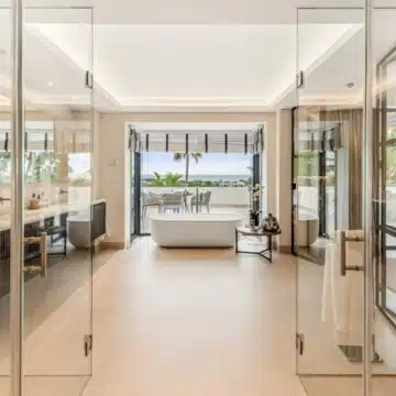 Brand new villa with impressive sea views in the exclusive area of El Paraiso, Estepona Picture 13