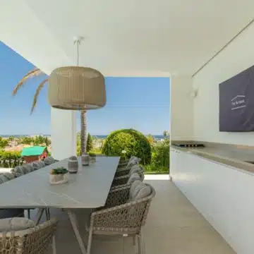 Brand new villa with impressive sea views in the exclusive area of El Paraiso, Estepona Picture 11