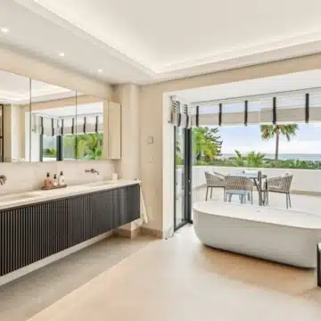 Brand new villa with impressive sea views in the exclusive area of El Paraiso, Estepona Picture 14