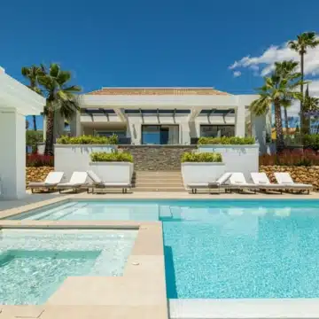 Brand new villa with impressive sea views in the exclusive area of El Paraiso, Estepona Picture 29