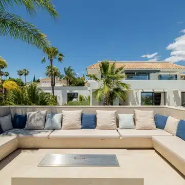 Brand new villa with impressive sea views in the exclusive area of El Paraiso, Estepona Picture 17
