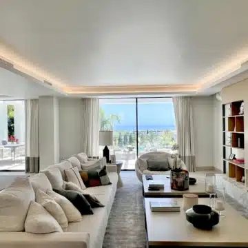 Brand new villa with impressive sea views in the exclusive area of El Paraiso, Estepona Picture 16