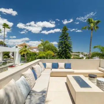 Brand new villa with impressive sea views in the exclusive area of El Paraiso, Estepona Picture 8