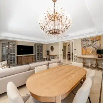 Majestic villa with stunning sea and golf views in the prestigious Los Flamingos, Benahavis Picture 3