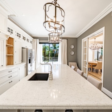 Majestic villa with stunning sea and golf views in the prestigious Los Flamingos, Benahavis Picture 19