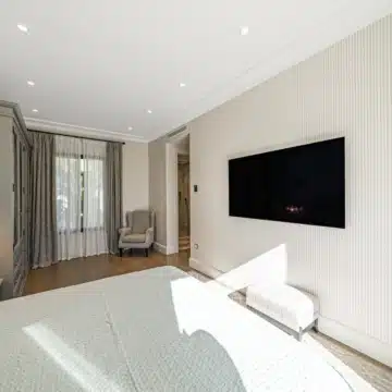 Majestic villa with stunning sea and golf views in the prestigious Los Flamingos, Benahavis Picture 37