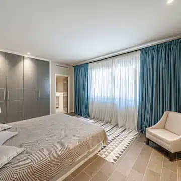 Majestic villa with stunning sea and golf views in the prestigious Los Flamingos, Benahavis Picture 45