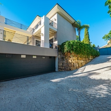 Majestic villa with stunning sea and golf views in the prestigious Los Flamingos, Benahavis Picture 54