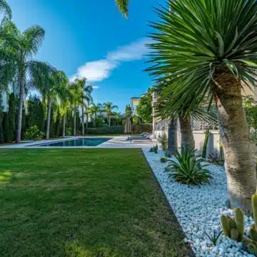 Majestic villa with stunning sea and golf views in the prestigious Los Flamingos, Benahavis Picture 55