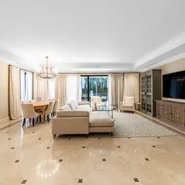 Majestic villa with stunning sea and golf views in the prestigious Los Flamingos, Benahavis Picture 16
