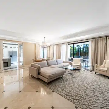 Majestic villa with stunning sea and golf views in the prestigious Los Flamingos, Benahavis Picture 17