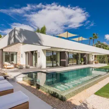 Frontline golf outstanding villa with amazing golf view in Nueva Andalucía, Marbella Picture 35