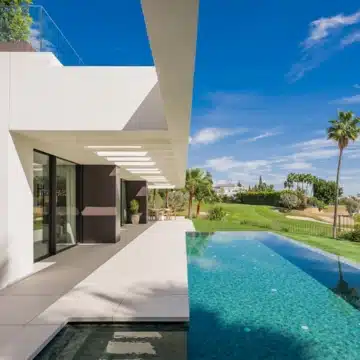 Frontline golf outstanding villa with amazing golf view in Nueva Andalucía, Marbella Picture 0